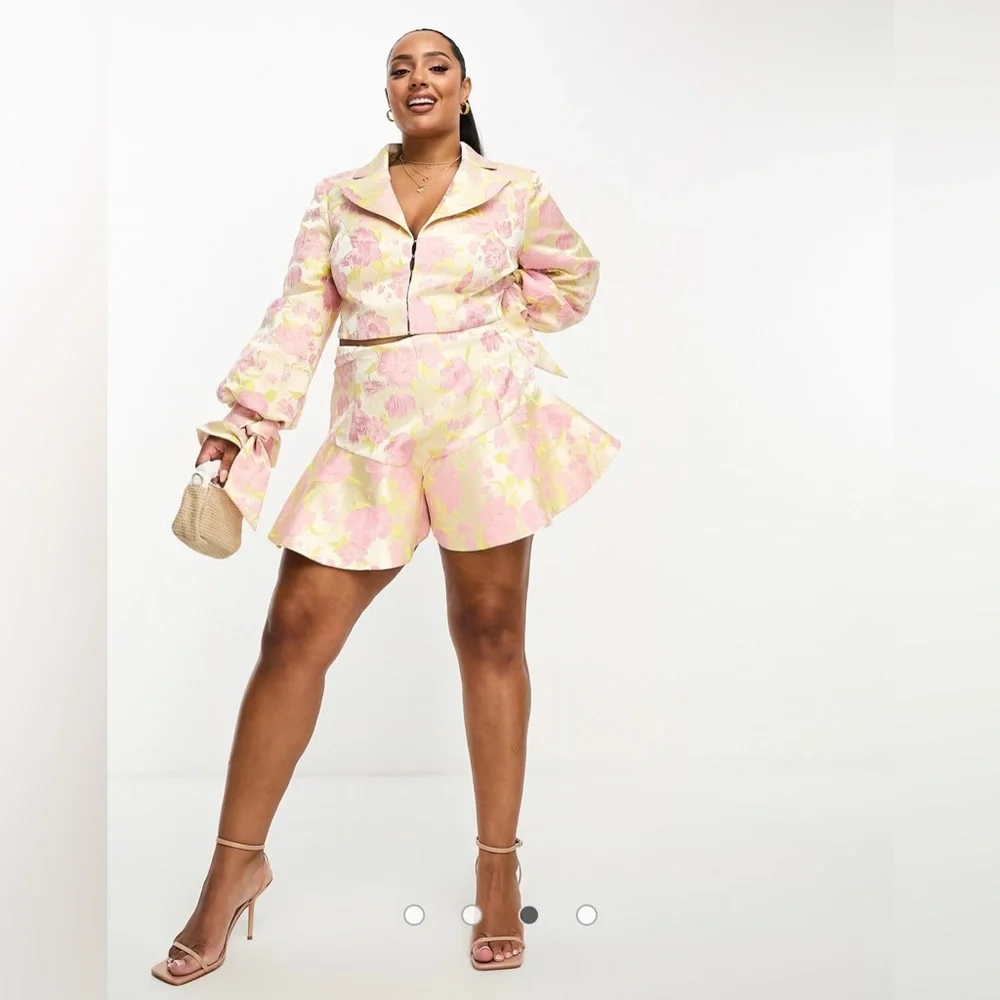 ASOS LUXE Curve Jacquard Cropped Floral Blazer - Picture 2 of 6